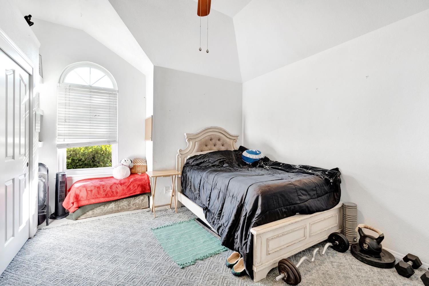 211 W Paul Ave, Clovis, CA 93612