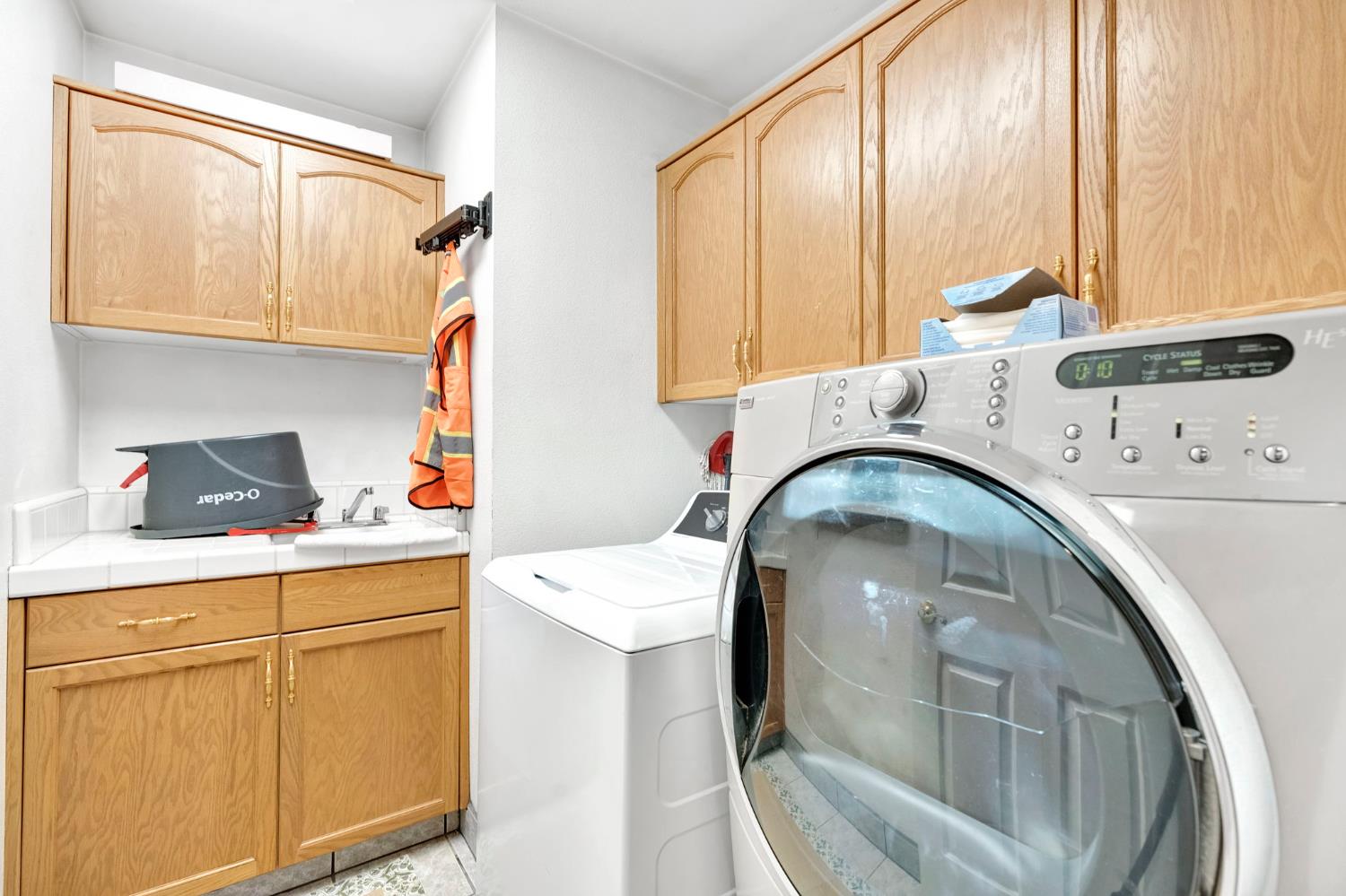 211 W Paul Ave, Clovis, CA 93612