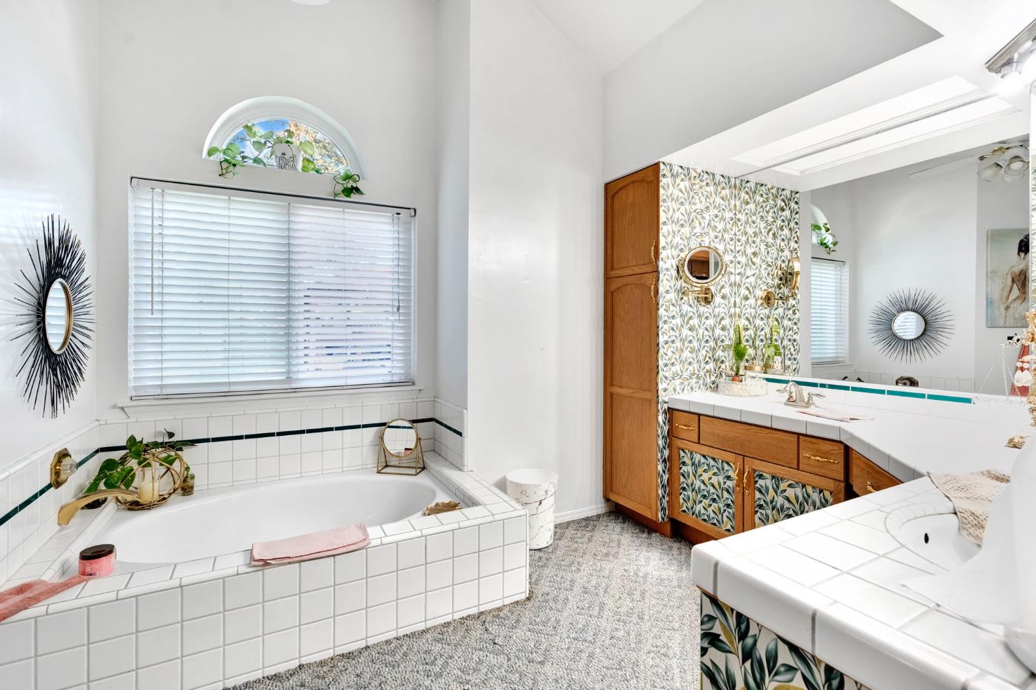 211 W Paul Ave, Clovis, CA 93612