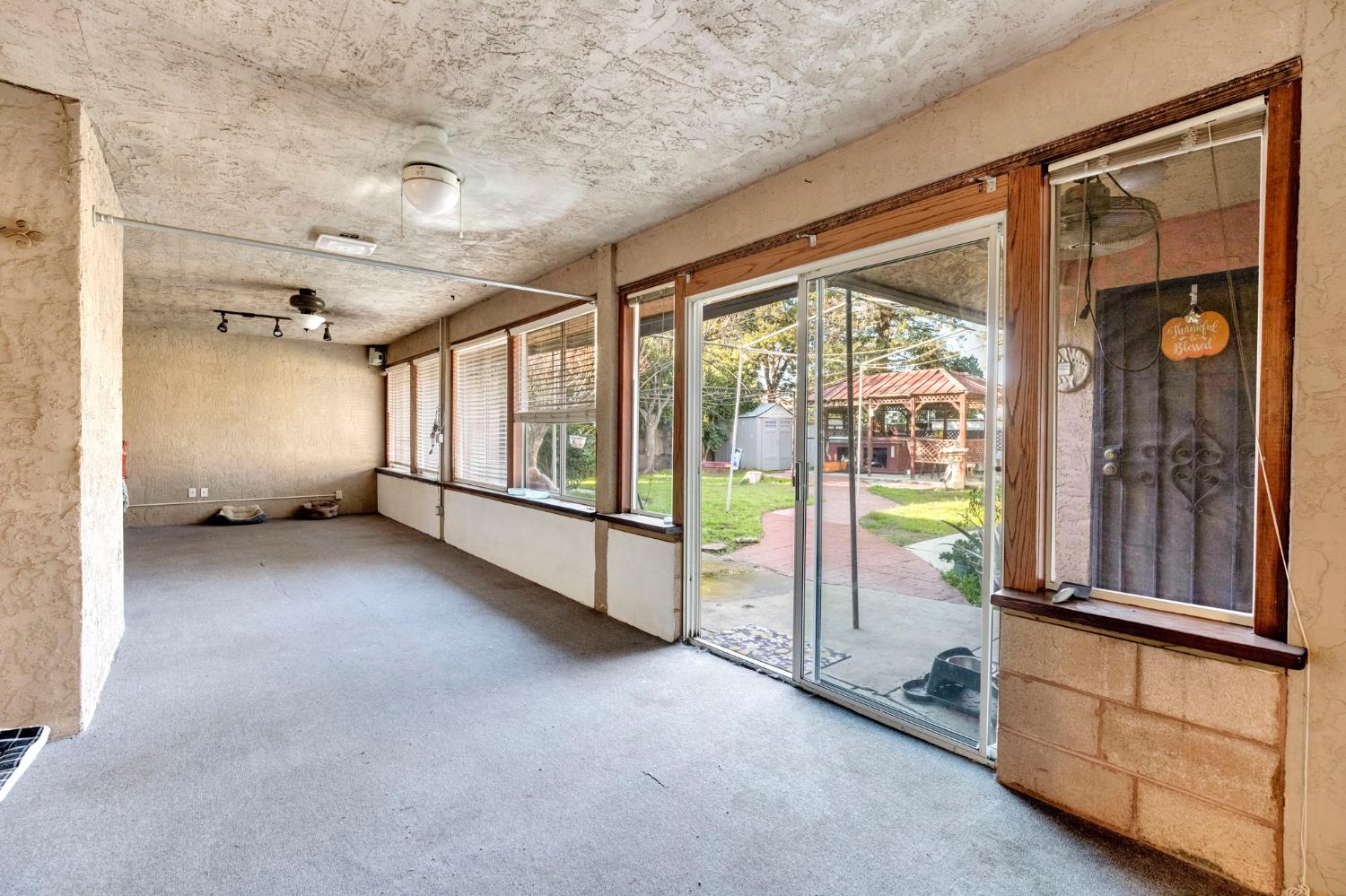 211 W Paul Ave, Clovis, CA 93612