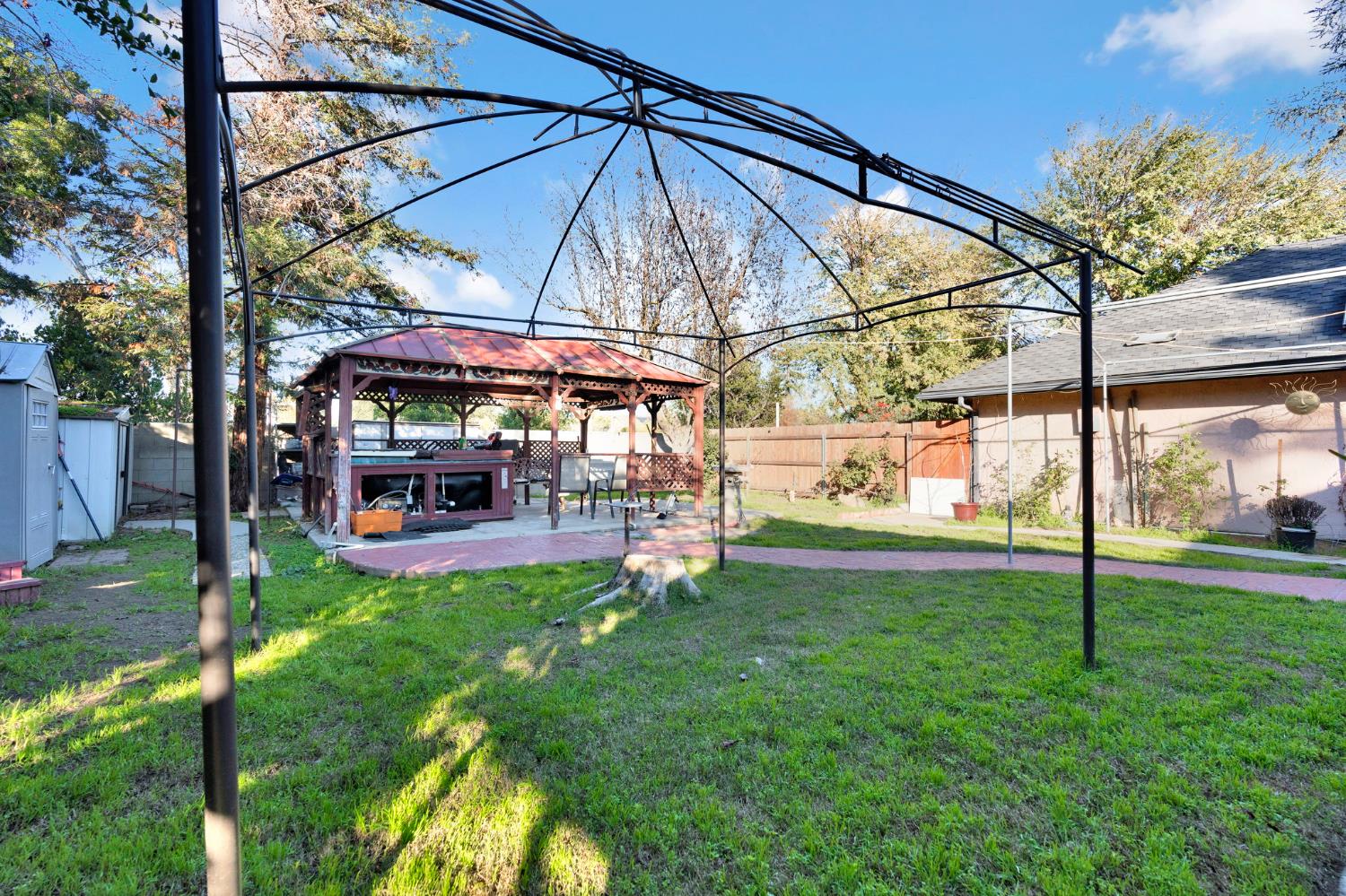 211 W Paul Ave, Clovis, CA 93612