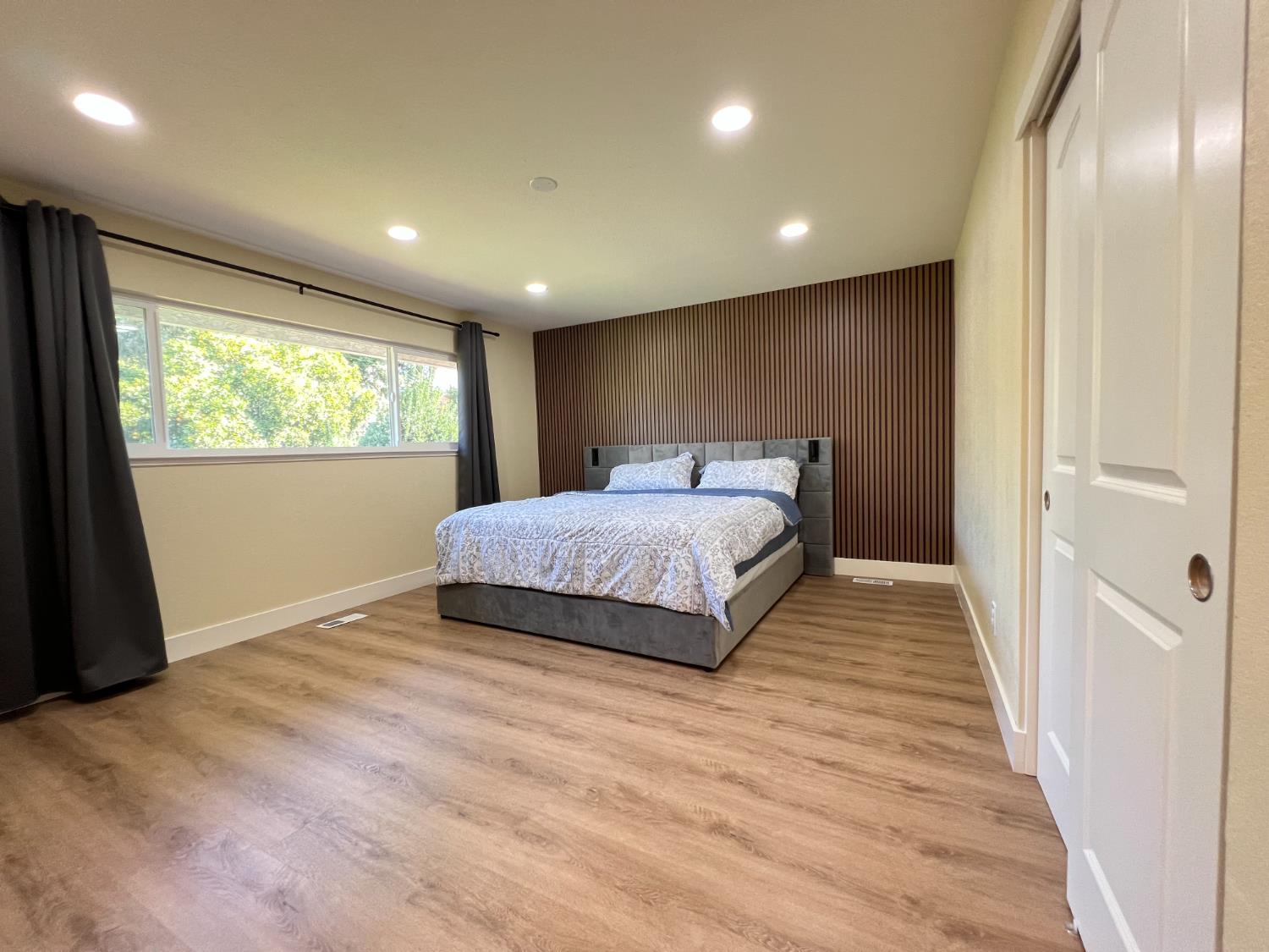 5686 N Briarwood Ave, Fresno, CA 93711