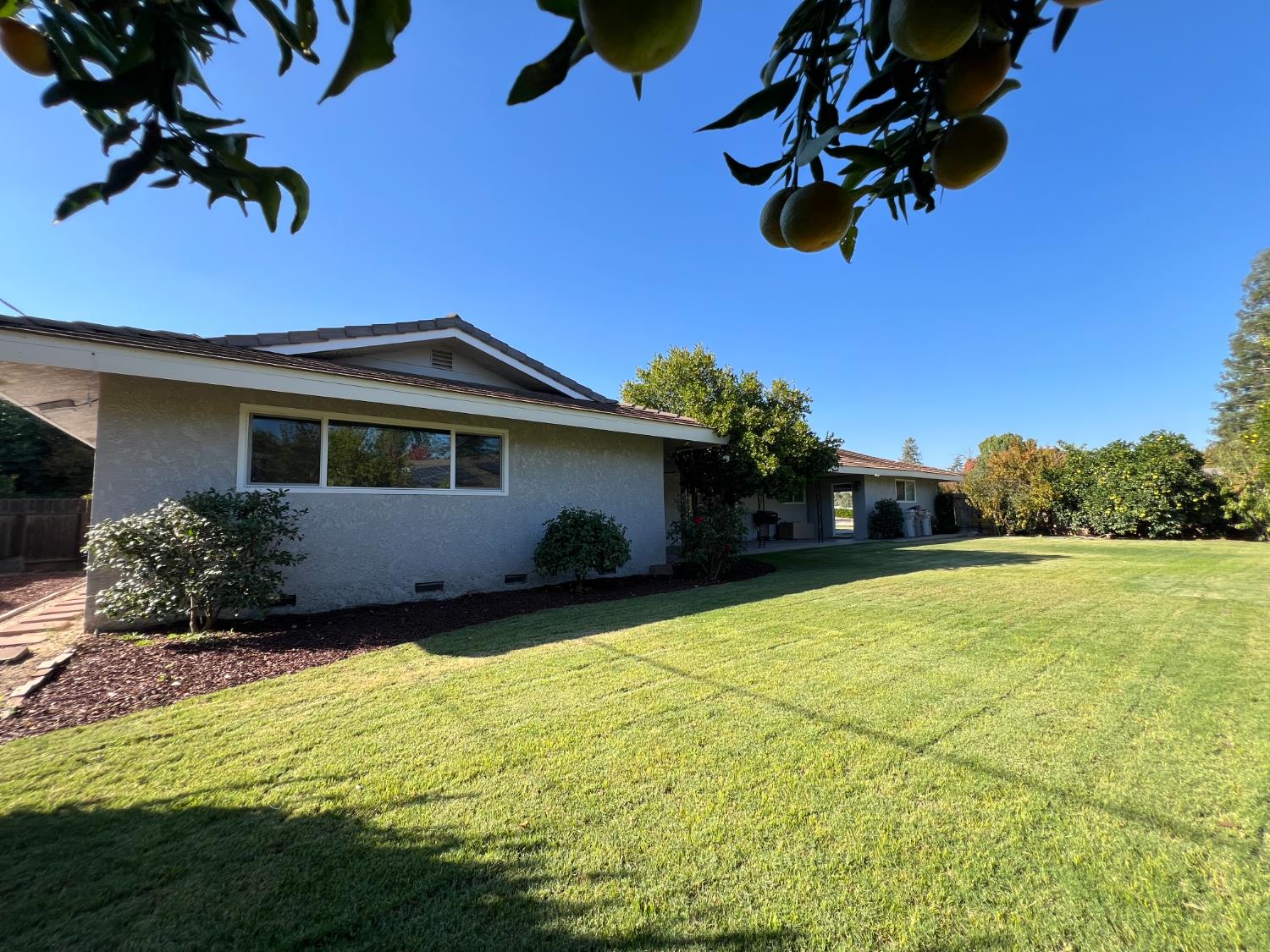 5686 N Briarwood Ave, Fresno, CA 93711