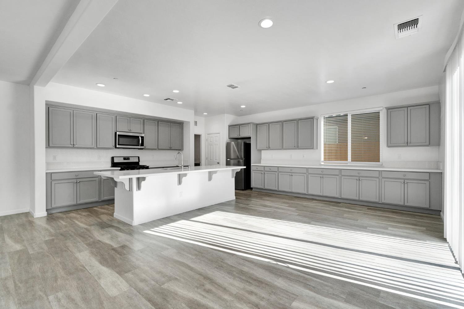 6647 E Vassar Ave, Fresno, CA 93727