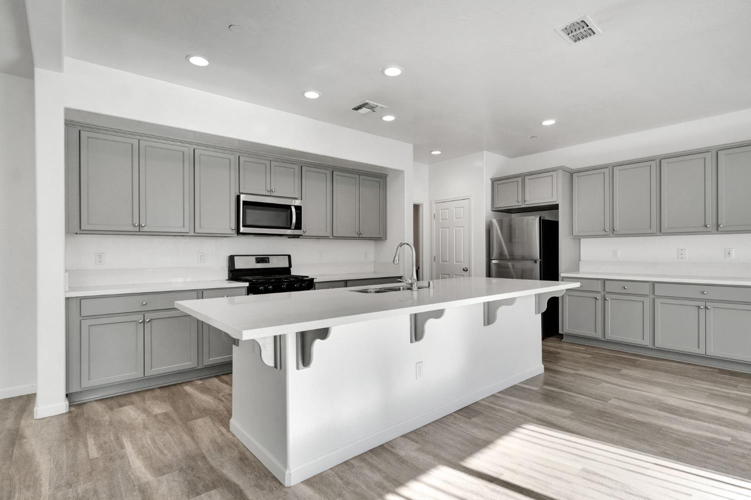 6647 E Vassar Ave, Fresno, CA 93727