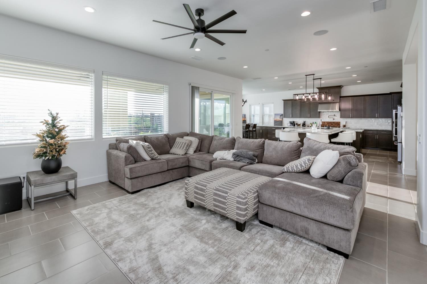 1042 Beaver Pond Loop, Madera, CA 93636