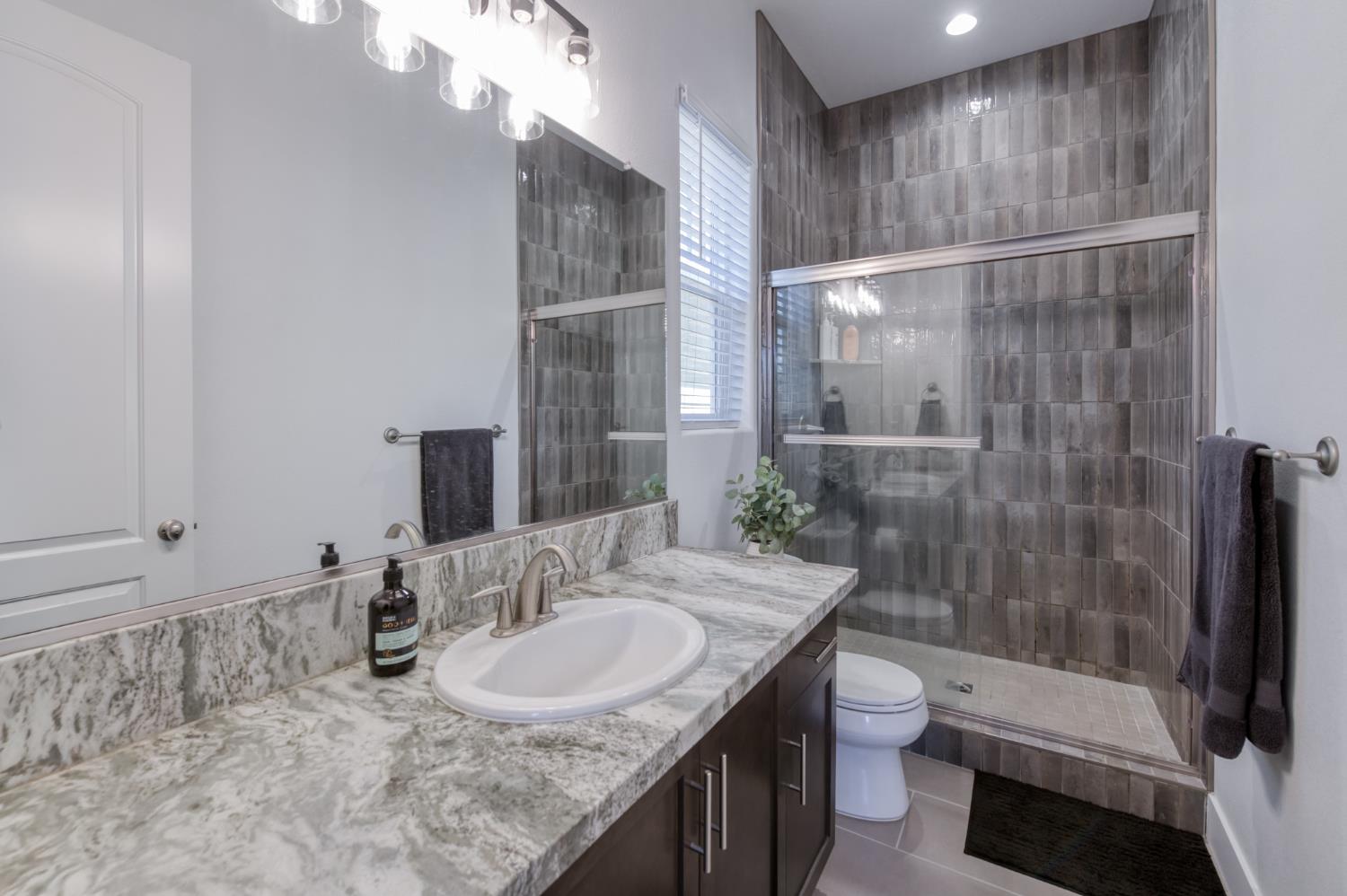 1042 Beaver Pond Loop, Madera, CA 93636