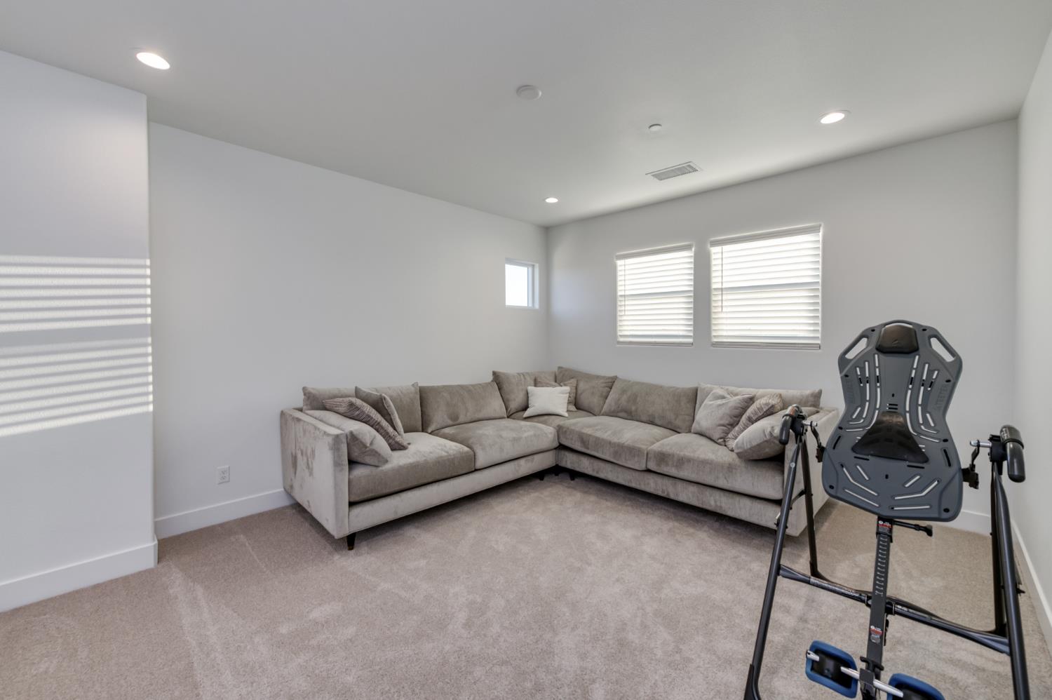 1042 Beaver Pond Loop, Madera, CA 93636