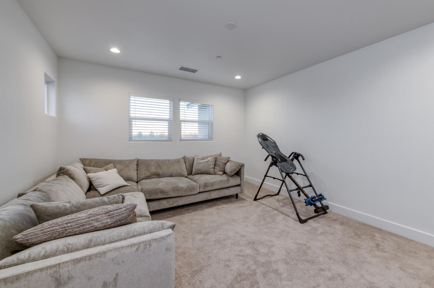 1042 Beaver Pond Loop, Madera, CA 93636