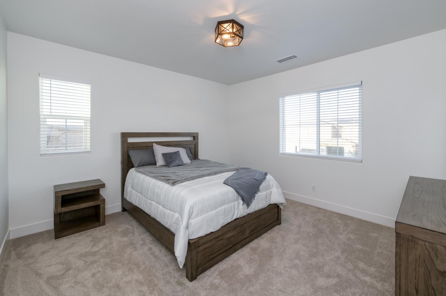 1042 Beaver Pond Loop, Madera, CA 93636