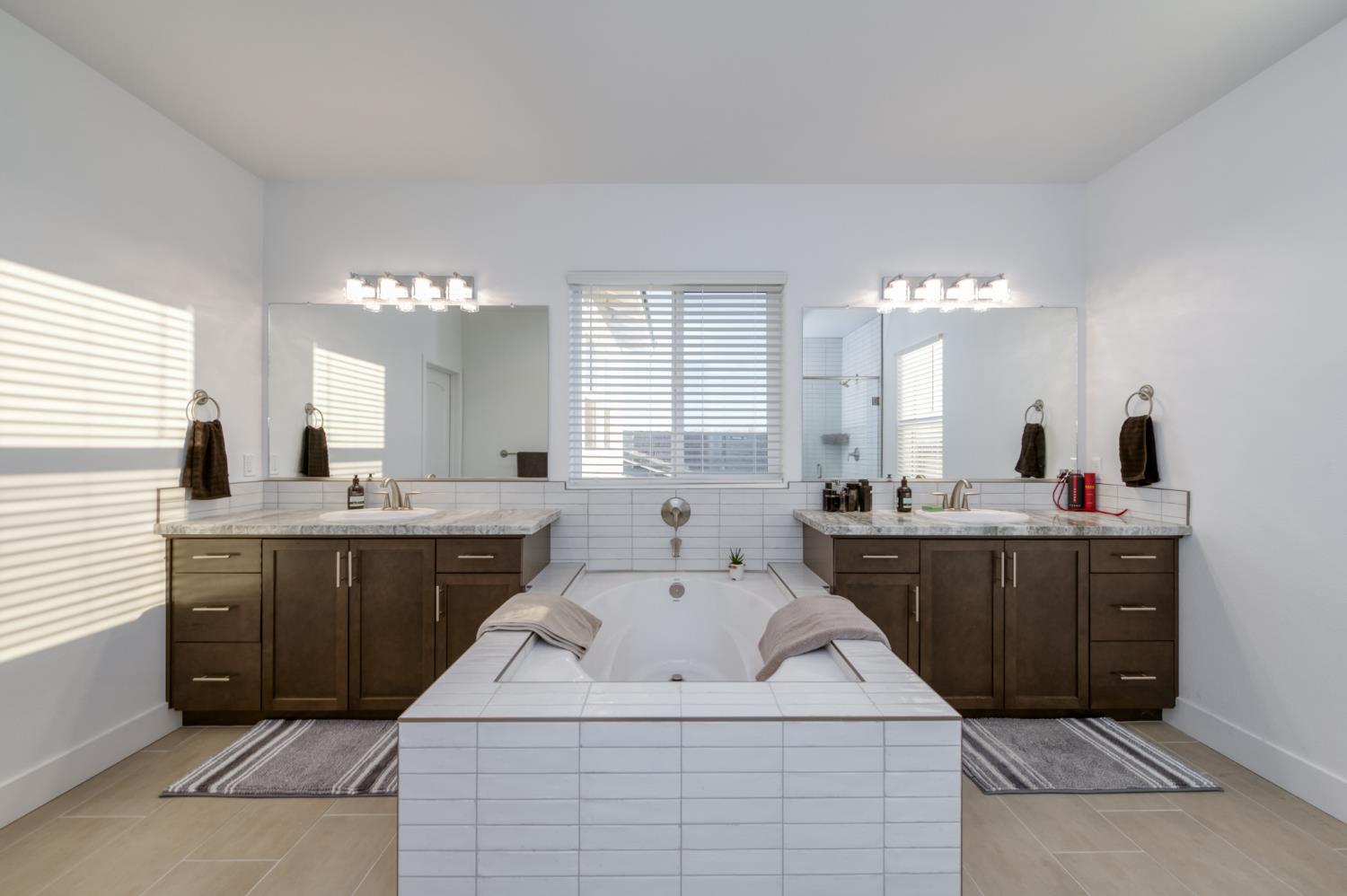 1042 Beaver Pond Loop, Madera, CA 93636