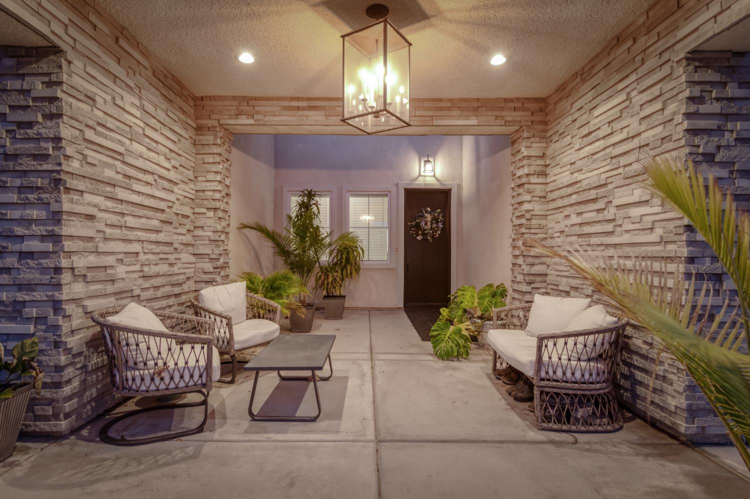 1042 Beaver Pond Loop, Madera, CA 93636