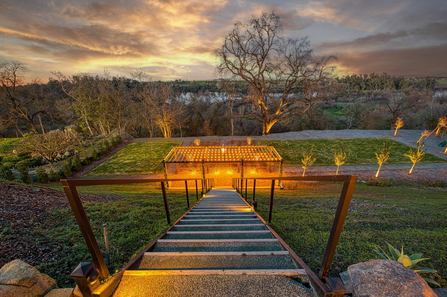 1530 W Moraga Rd, Fresno, CA 93711