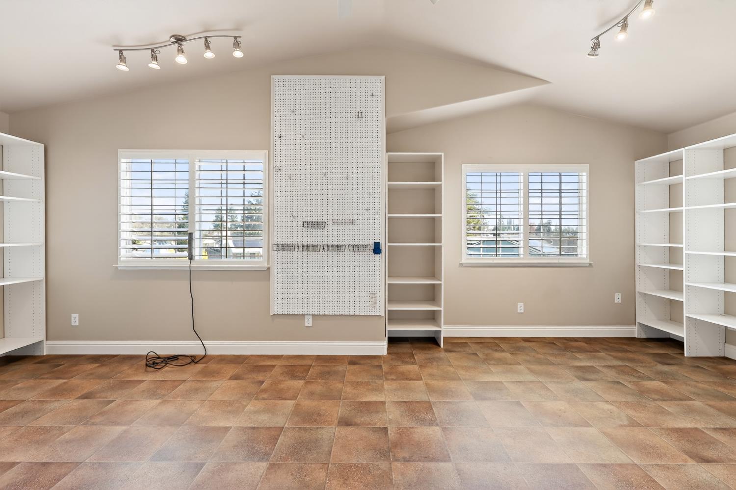 917 Amador, Chowchilla, CA 93610