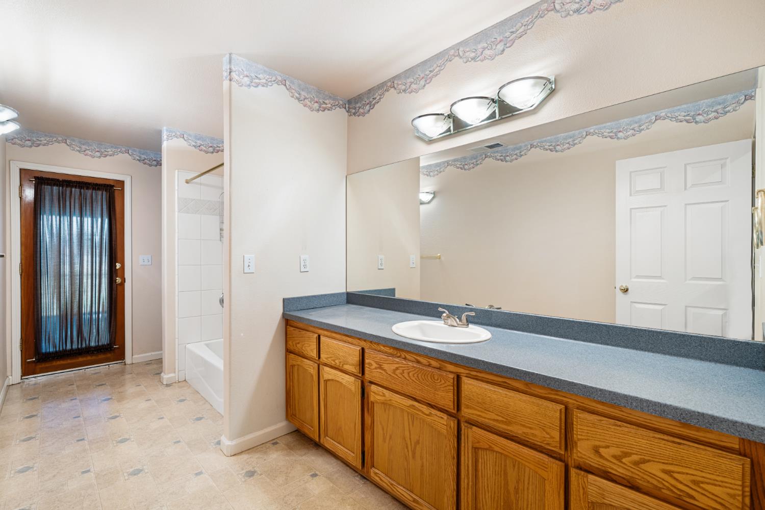 14304 Huntington Rd, Madera, CA 93636