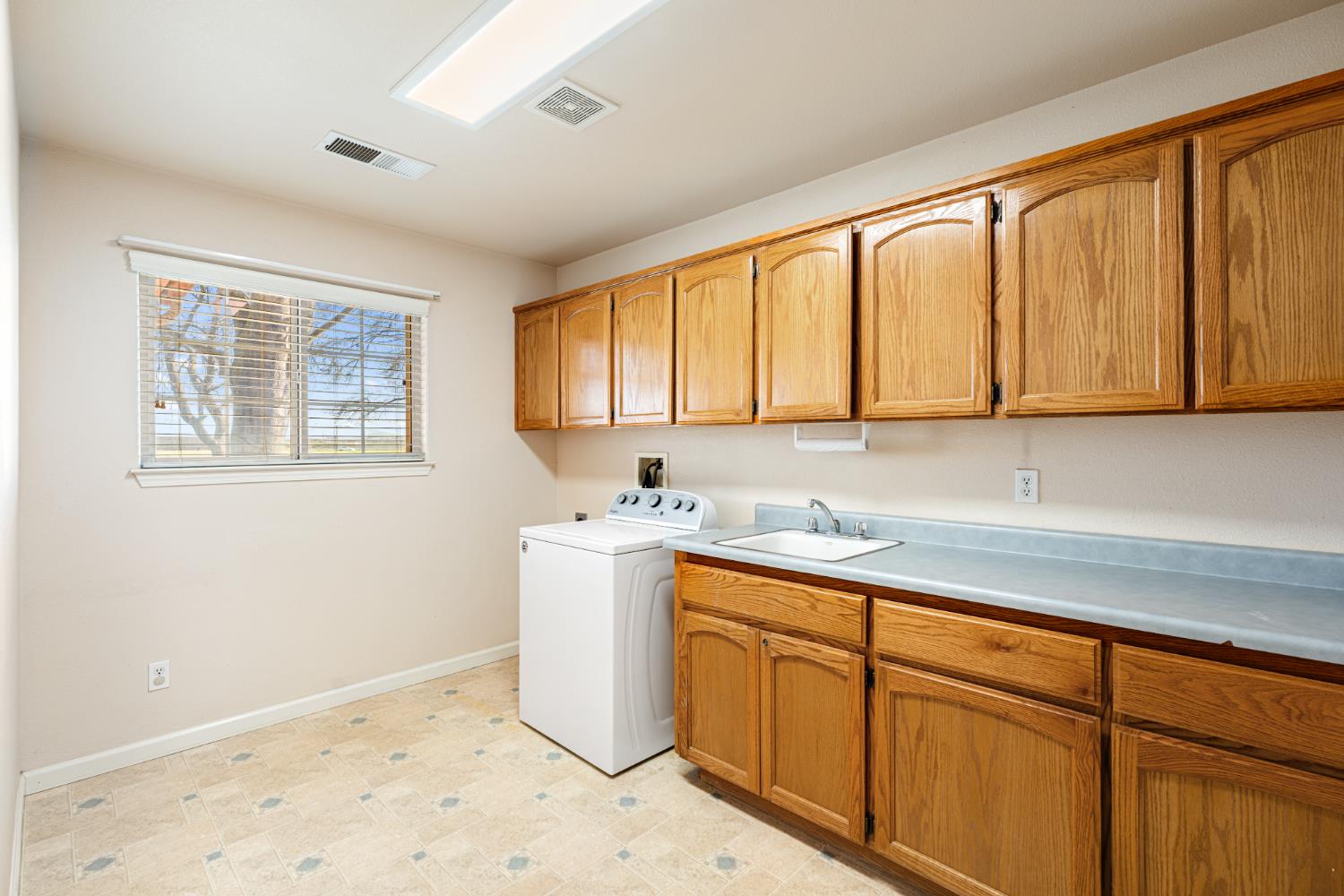 14304 Huntington Rd, Madera, CA 93636