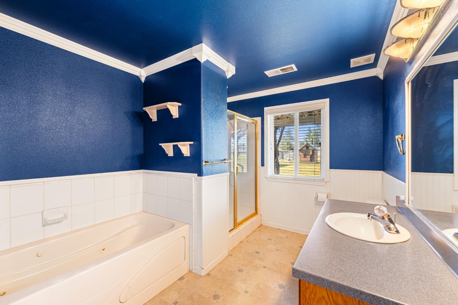 14304 Huntington Rd, Madera, CA 93636