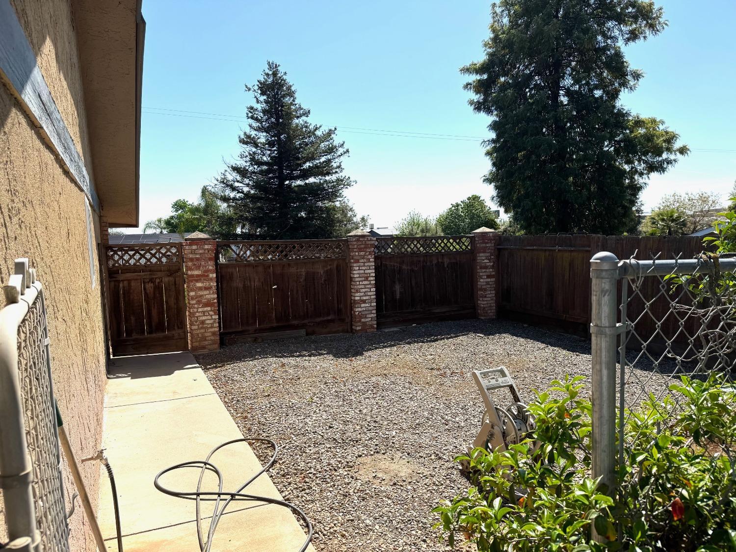 14728 Huntington Rd, Madera, CA 93636