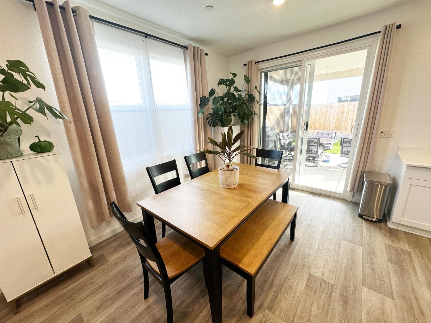 1757 Klamath Rd S, Madera, CA 93636