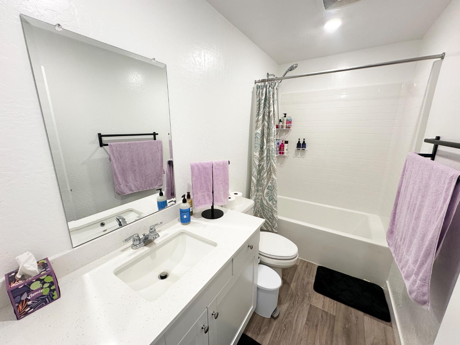 1757 Klamath Rd S, Madera, CA 93636