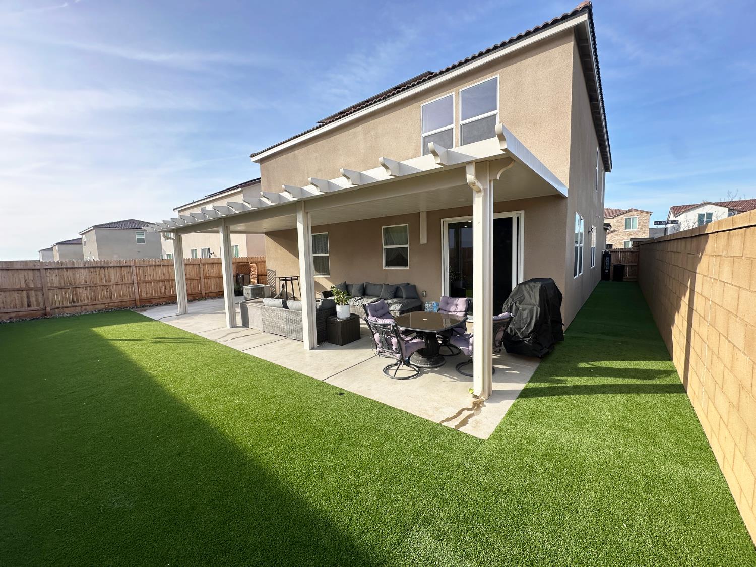 1757 Klamath Rd S, Madera, CA 93636