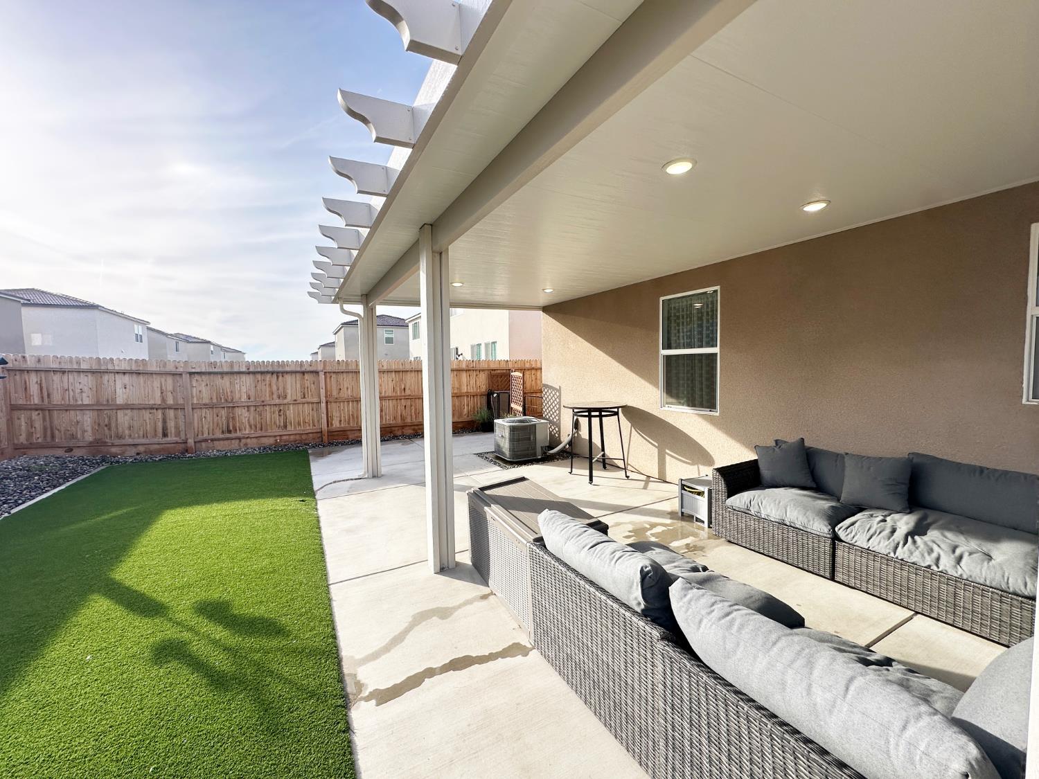 1757 Klamath Rd S, Madera, CA 93636