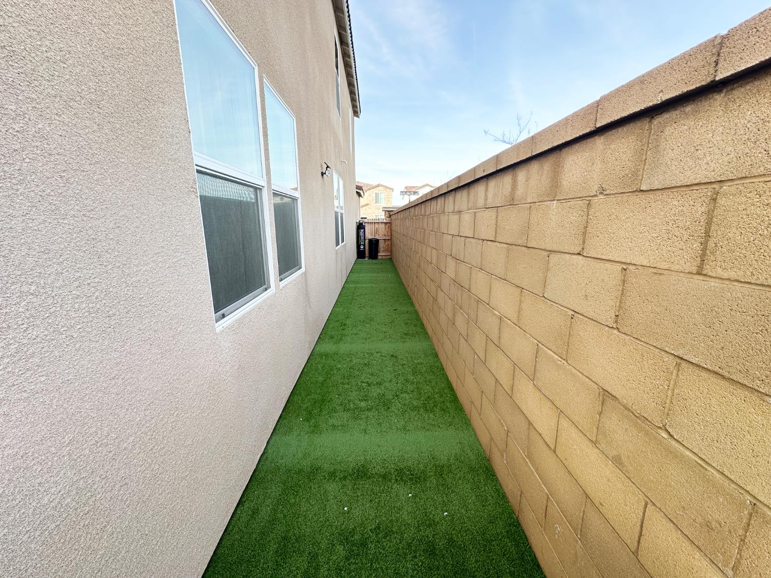 1757 Klamath Rd S, Madera, CA 93636