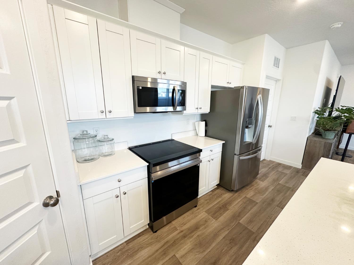 1757 Klamath Rd S, Madera, CA 93636