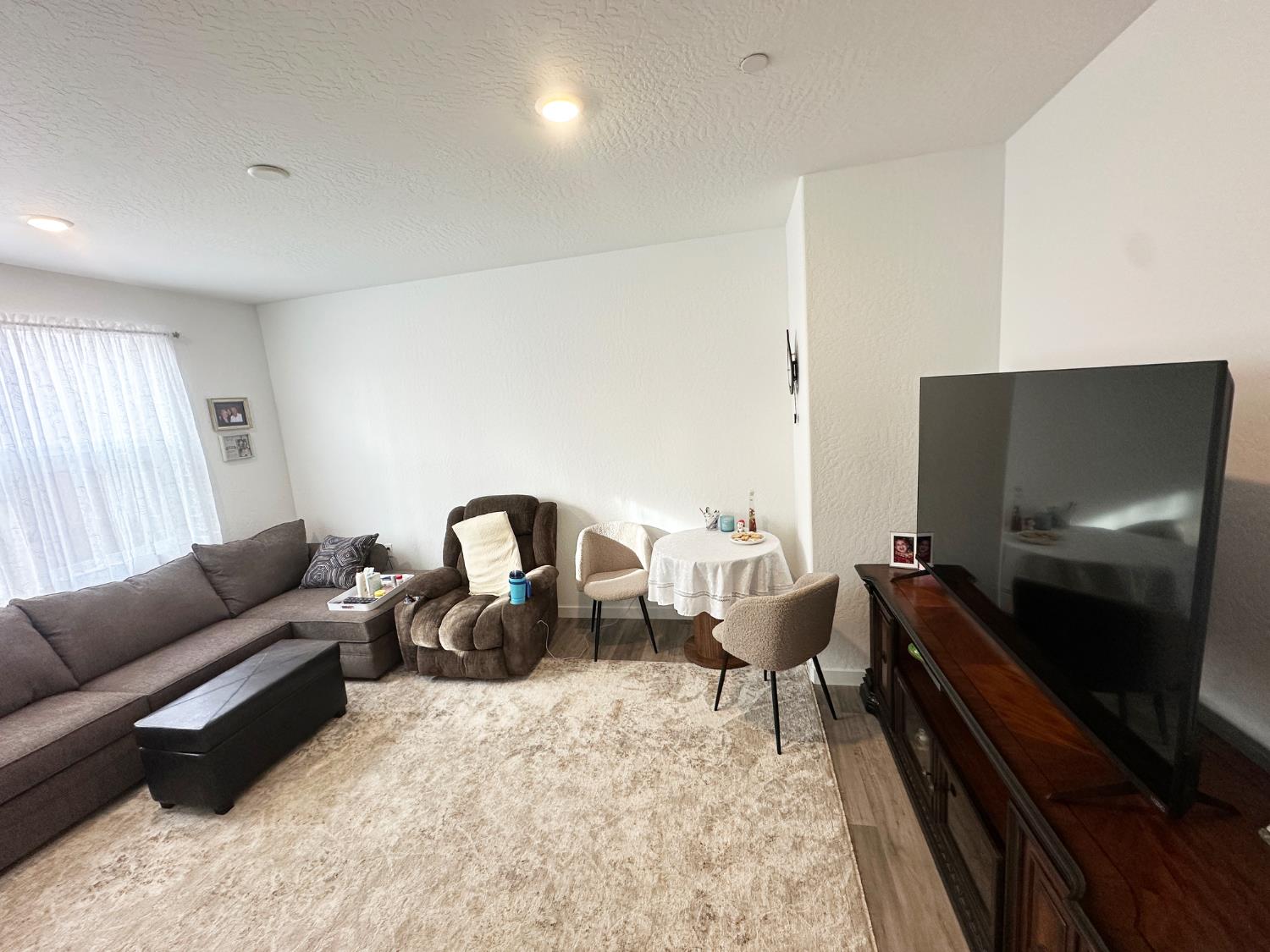 1757 Klamath Rd S, Madera, CA 93636