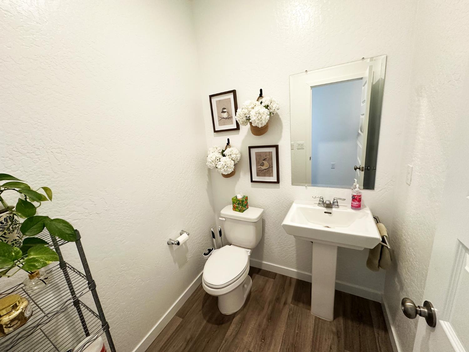 1757 Klamath Rd S, Madera, CA 93636