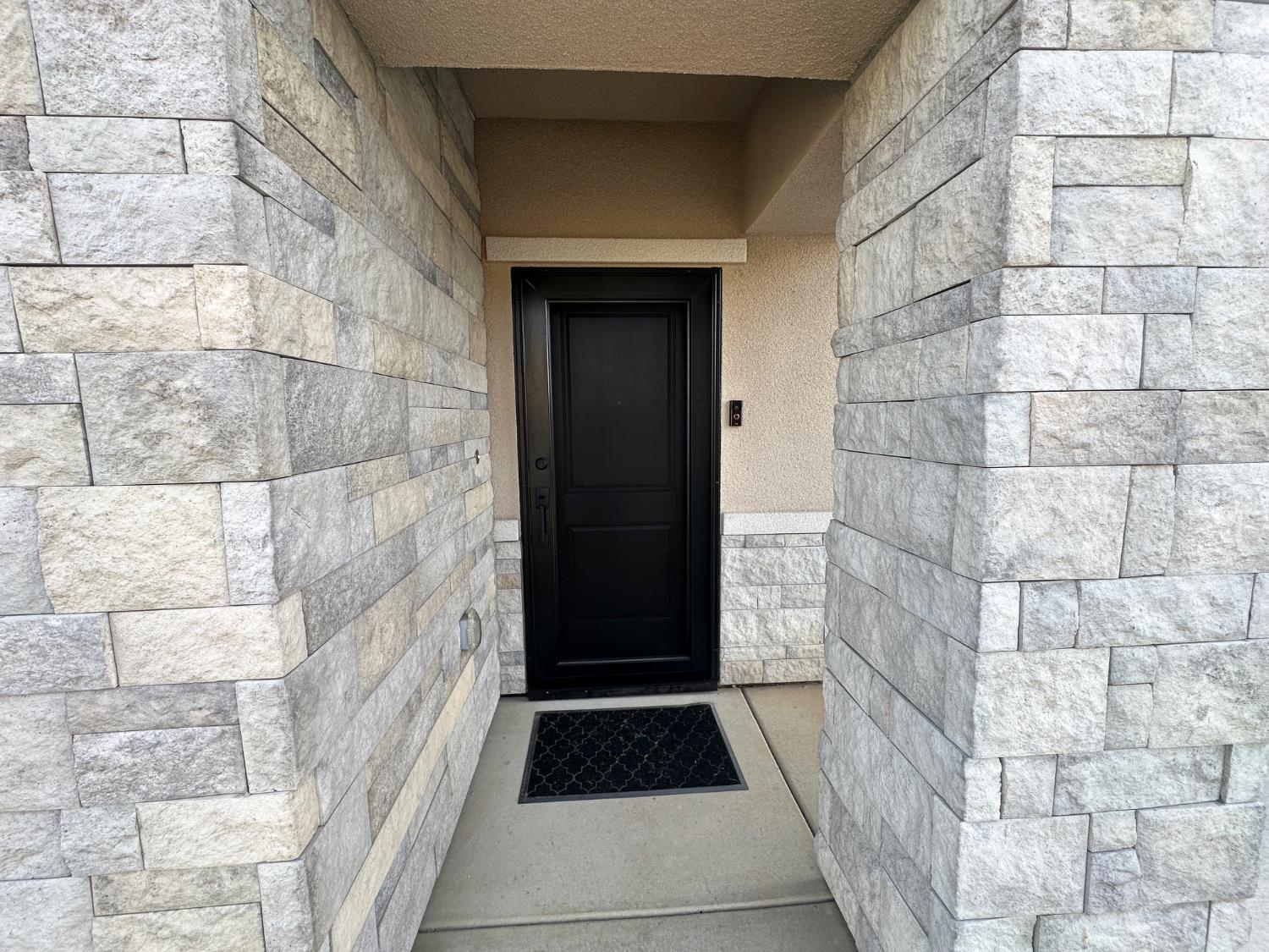 1757 Klamath Rd S, Madera, CA 93636