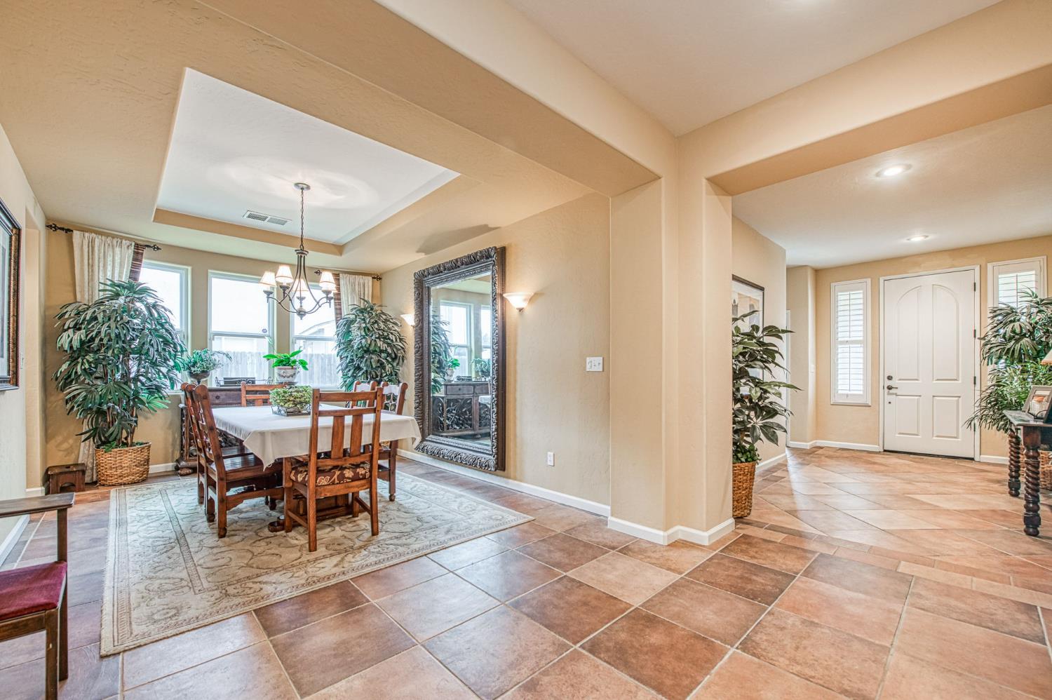 5571 E Lorena Ave, Fresno, CA 93727