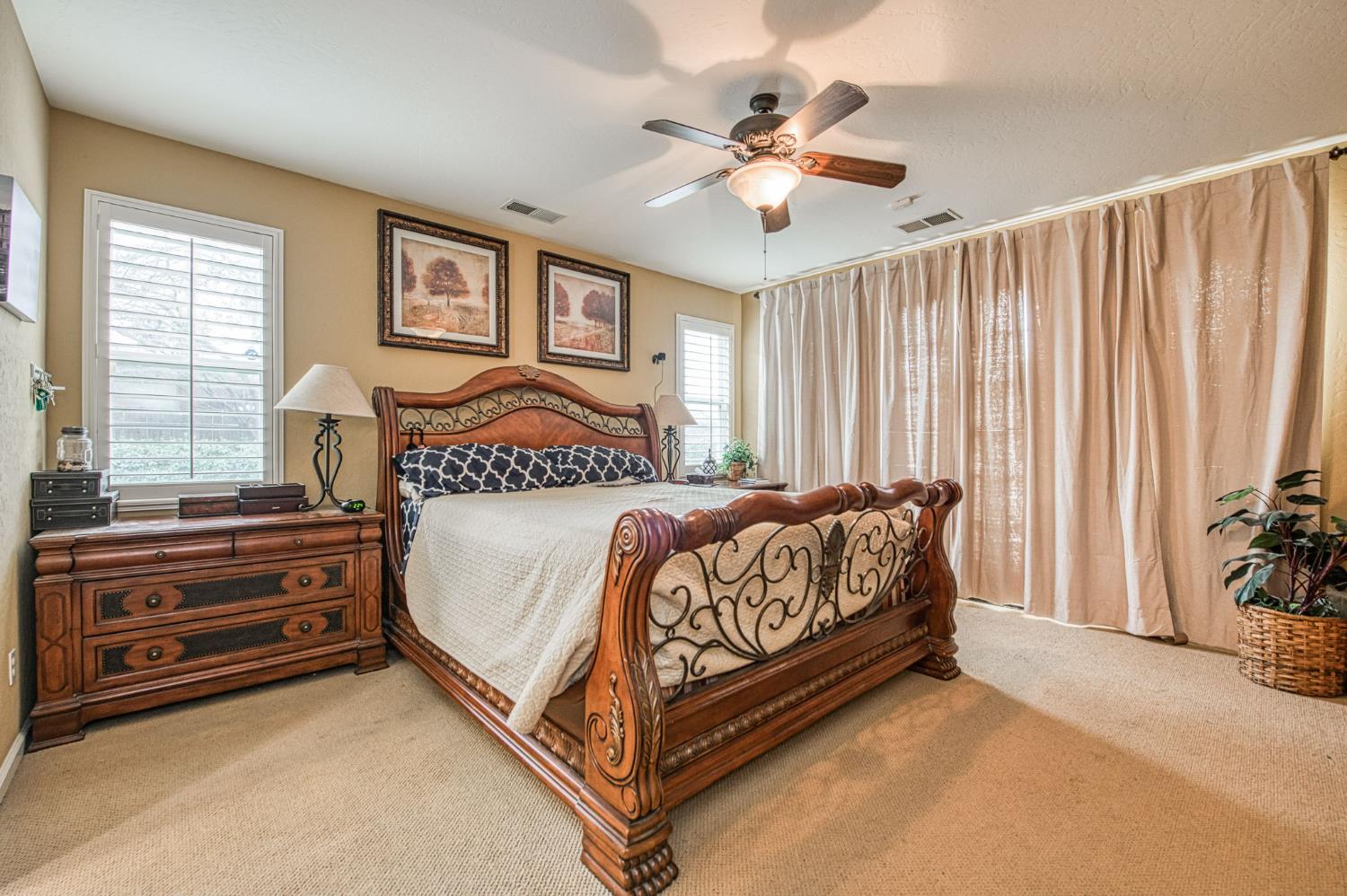 5571 E Lorena Ave, Fresno, CA 93727