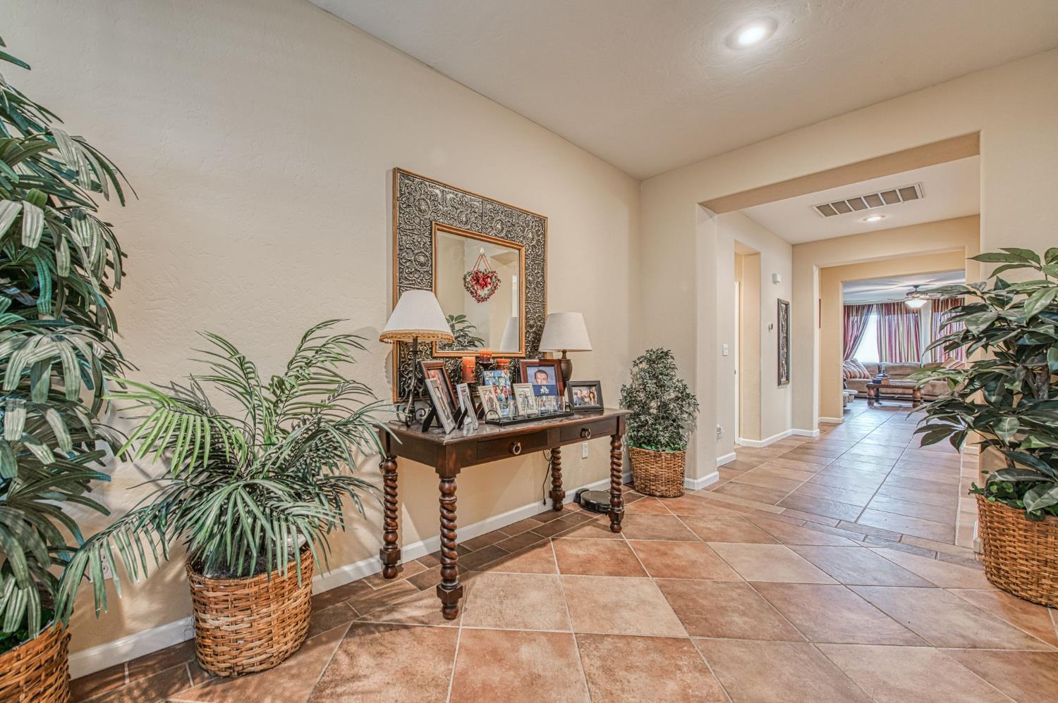 5571 E Lorena Ave, Fresno, CA 93727