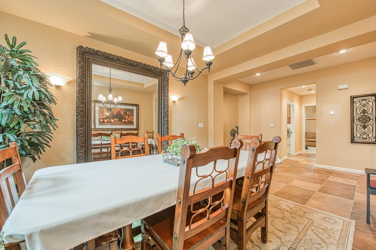 5571 E Lorena Ave, Fresno, CA 93727