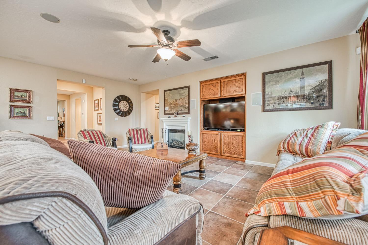 5571 E Lorena Ave, Fresno, CA 93727