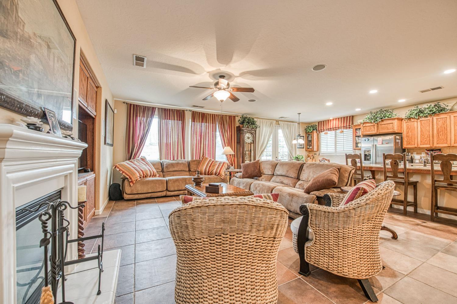 5571 E Lorena Ave, Fresno, CA 93727