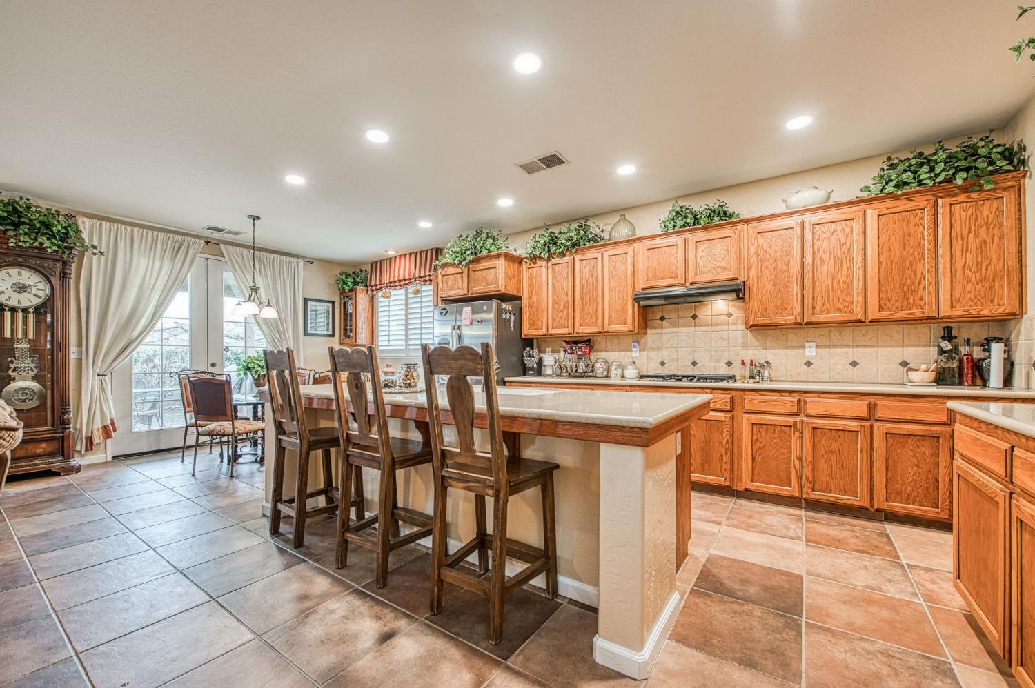 5571 E Lorena Ave, Fresno, CA 93727