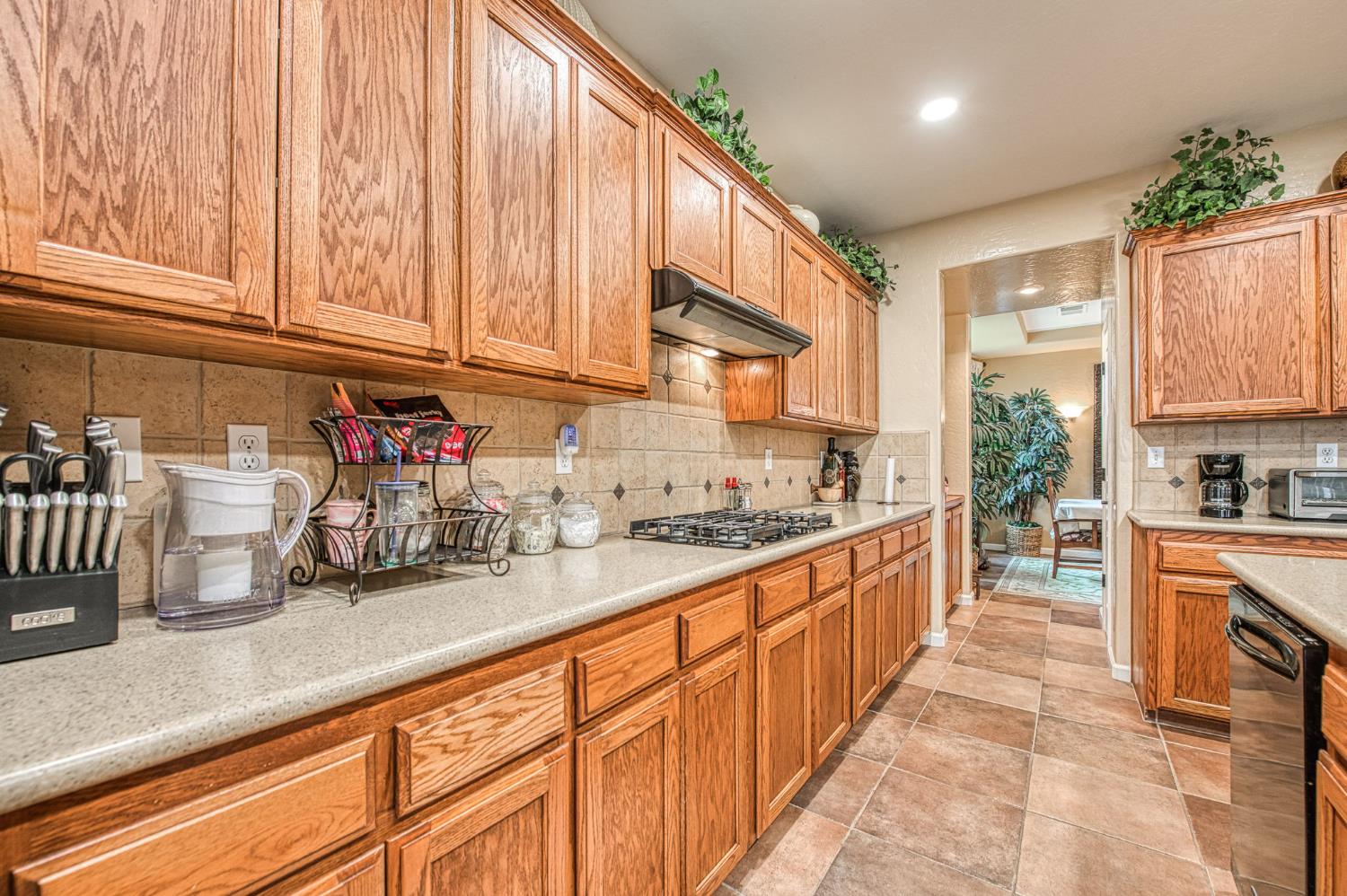 5571 E Lorena Ave, Fresno, CA 93727