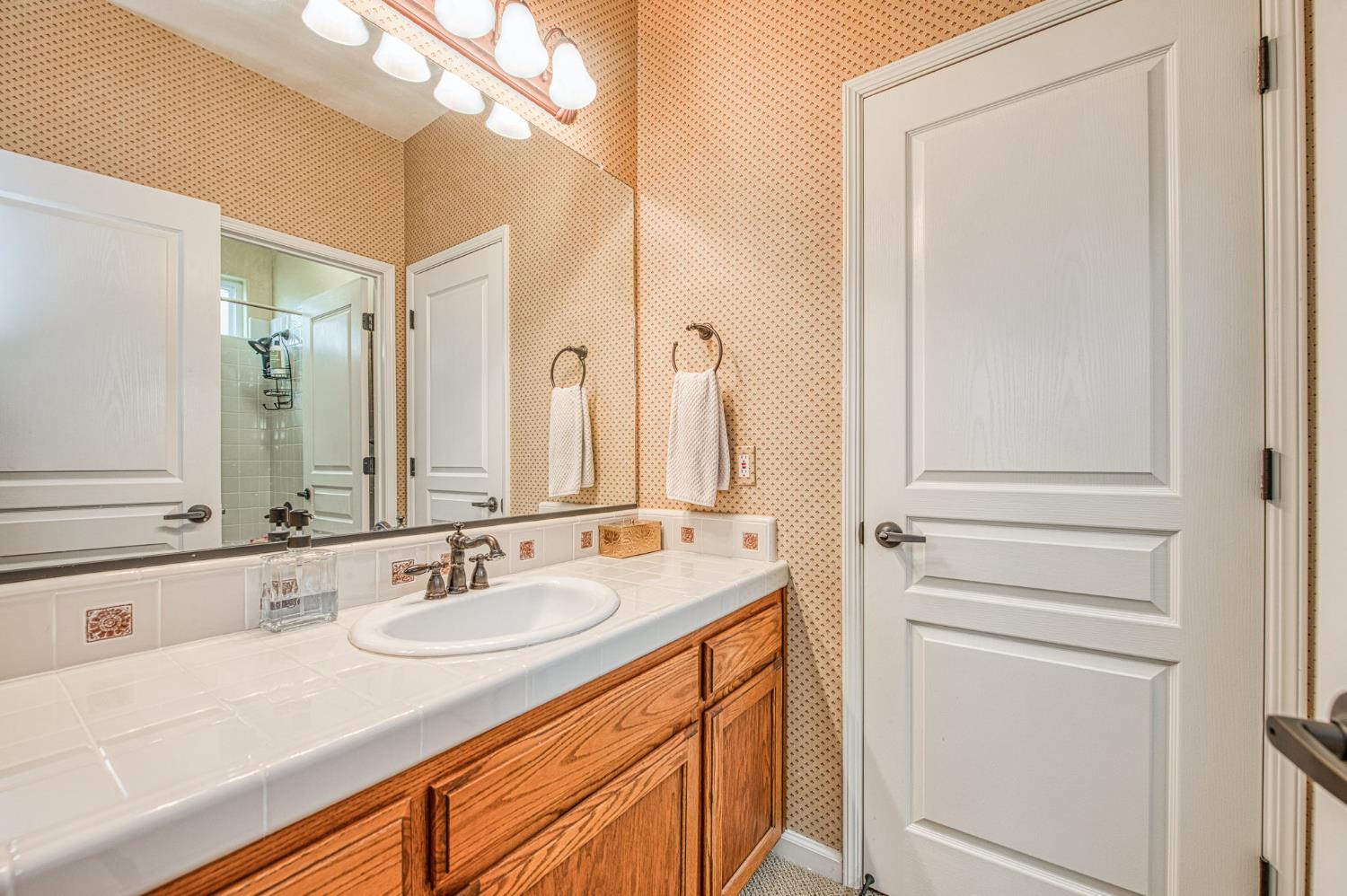 5571 E Lorena Ave, Fresno, CA 93727