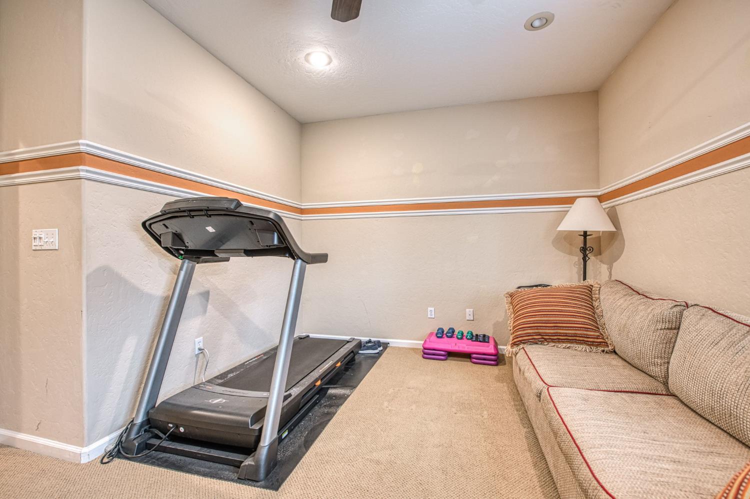 5571 E Lorena Ave, Fresno, CA 93727