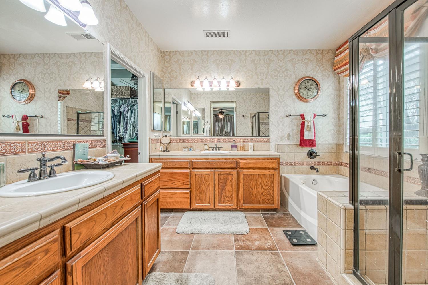 5571 E Lorena Ave, Fresno, CA 93727