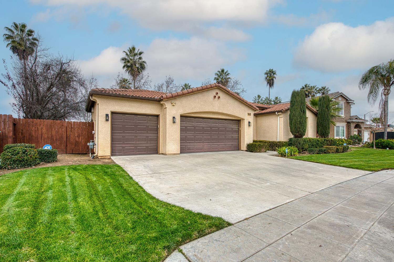 5571 E Lorena Ave, Fresno, CA 93727