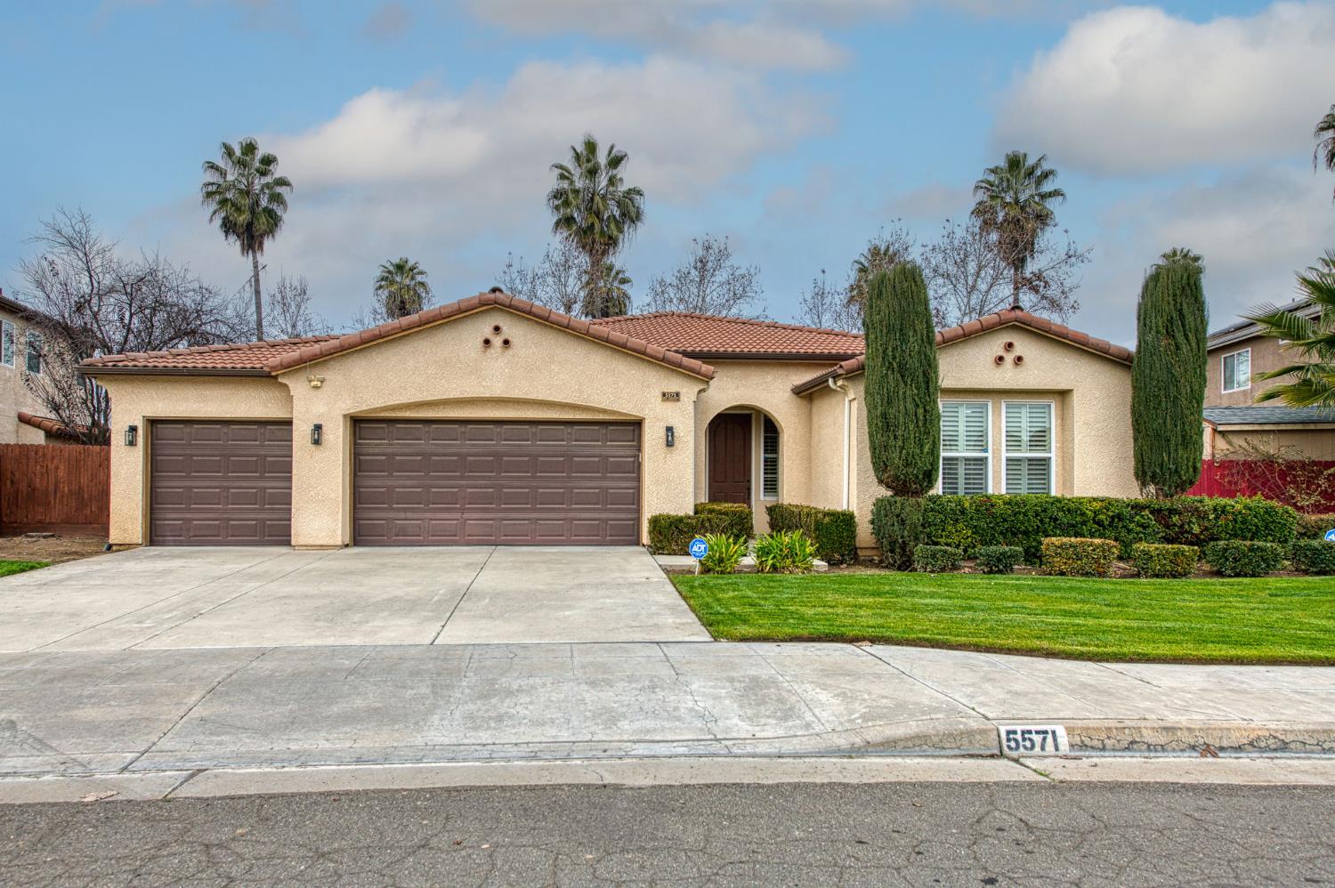 5571 E Lorena Ave, Fresno, CA 93727