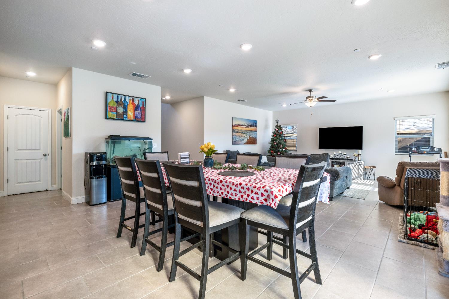 5265 W Lamona Ave, Fresno, CA 93722