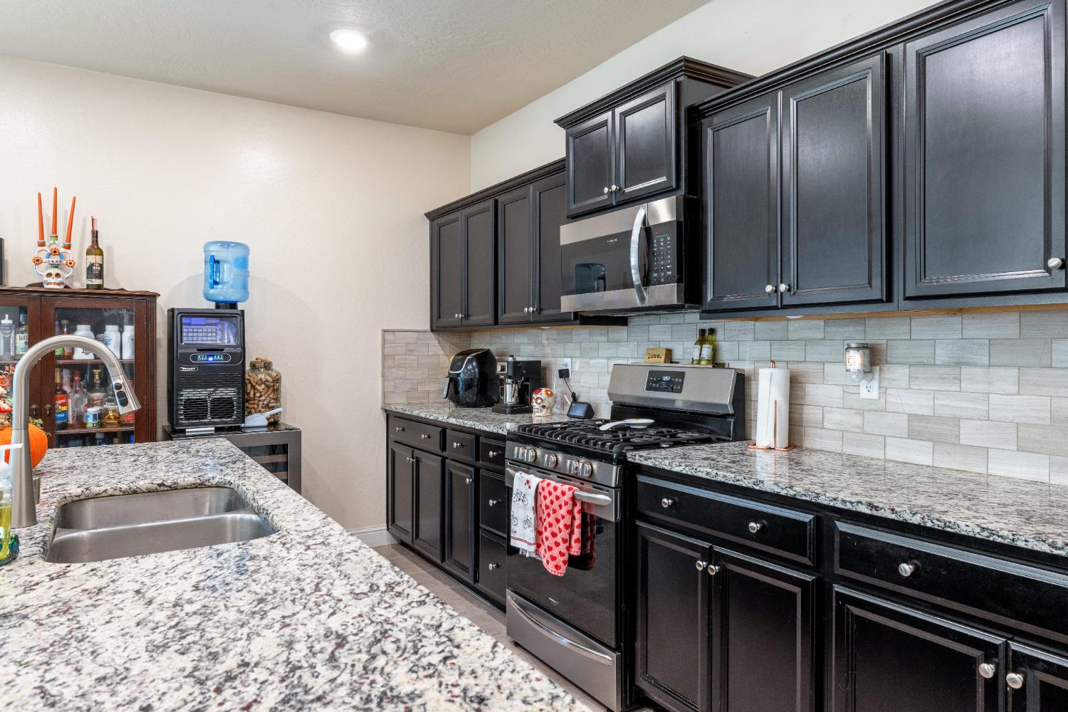 5265 W Lamona Ave, Fresno, CA 93722