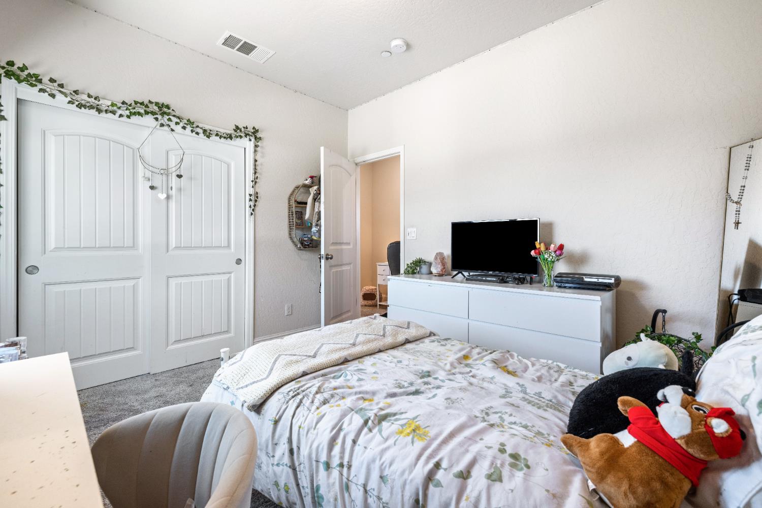 5265 W Lamona Ave, Fresno, CA 93722