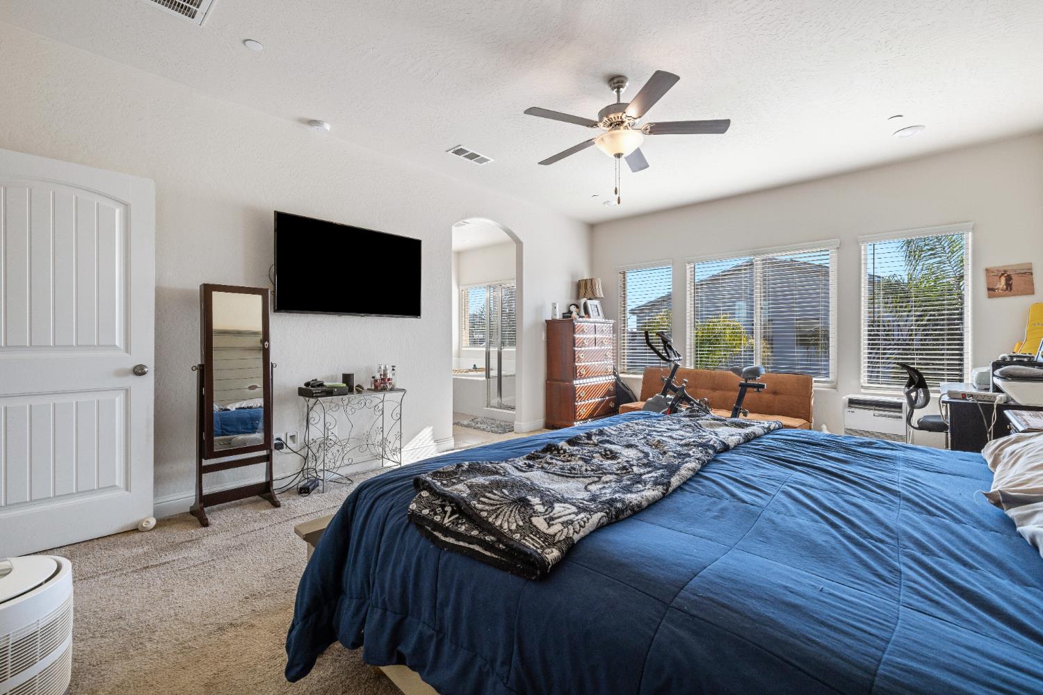 5265 W Lamona Ave, Fresno, CA 93722