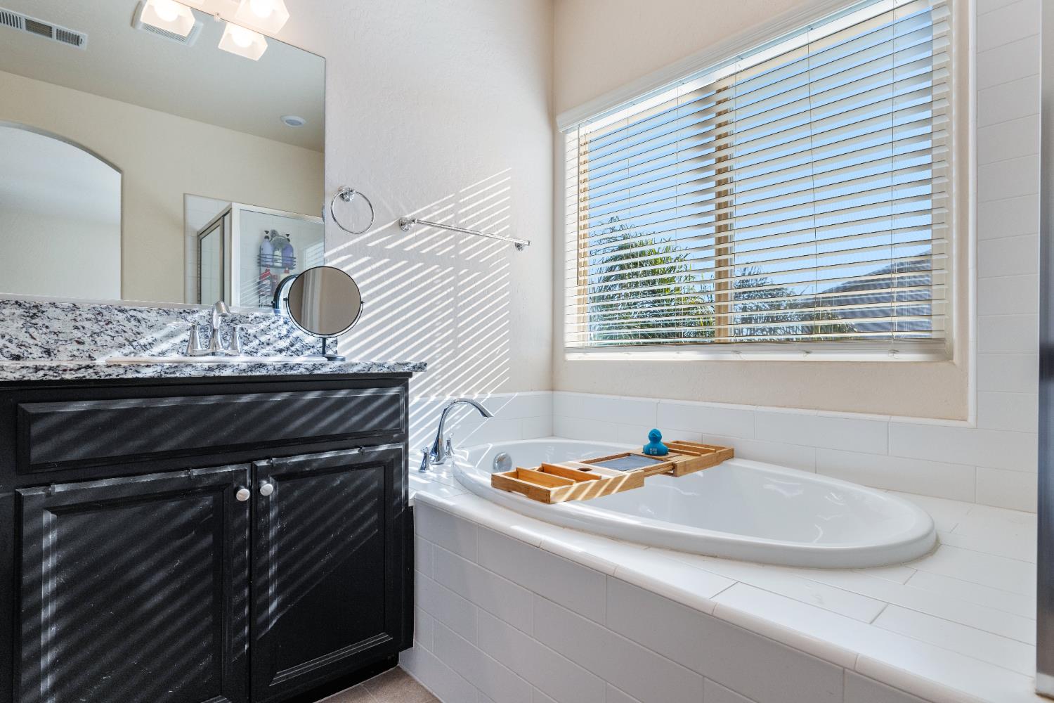 5265 W Lamona Ave, Fresno, CA 93722