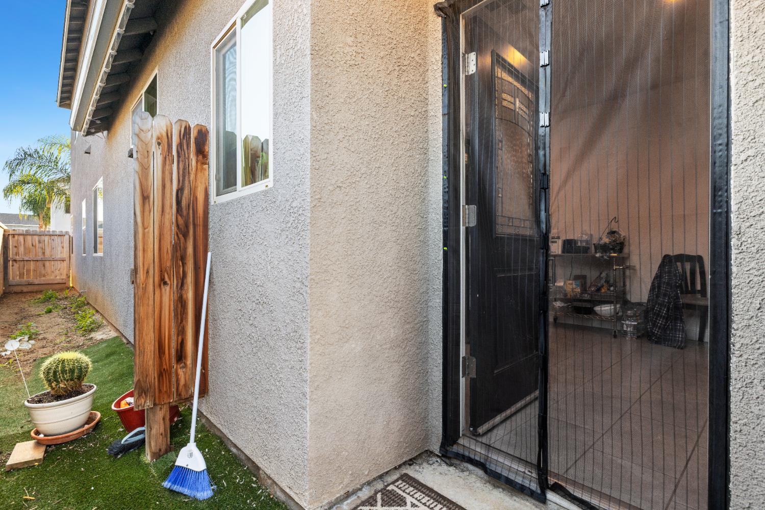 5265 W Lamona Ave, Fresno, CA 93722